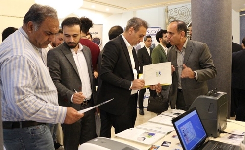 medium- حضور بازرگانی مبنا کارت آریا در حاشیه همایش کانون صرافان ایران